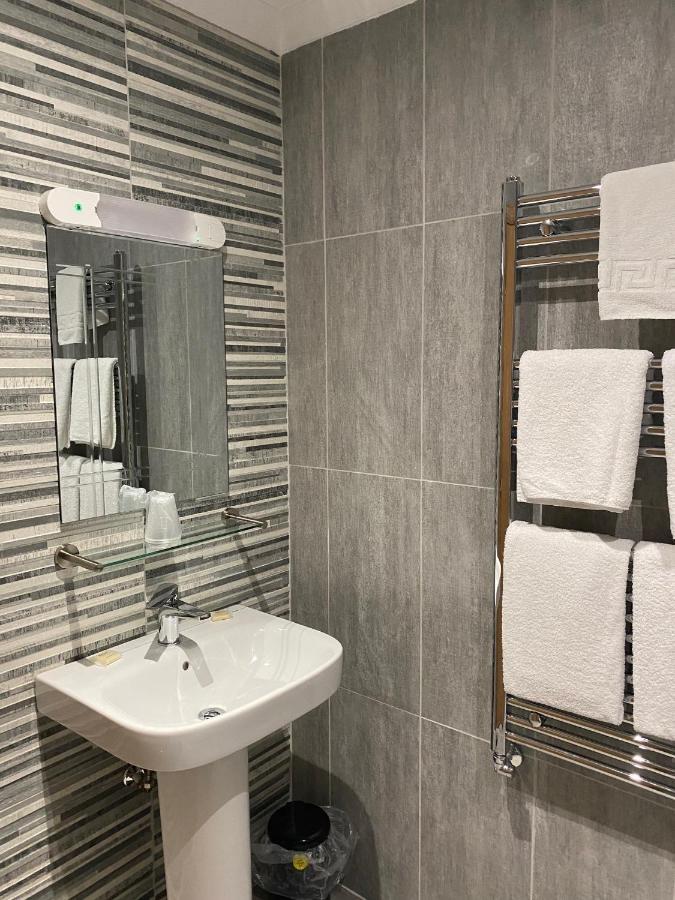 The City Hotel Данфермлин Экстерьер фото