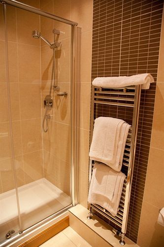 The City Hotel Данфермлин Экстерьер фото